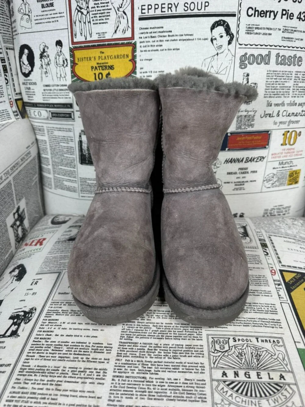 UGG Bailey Bow II Velvet Ribbon Suede/ Sheepskin Boots US 6